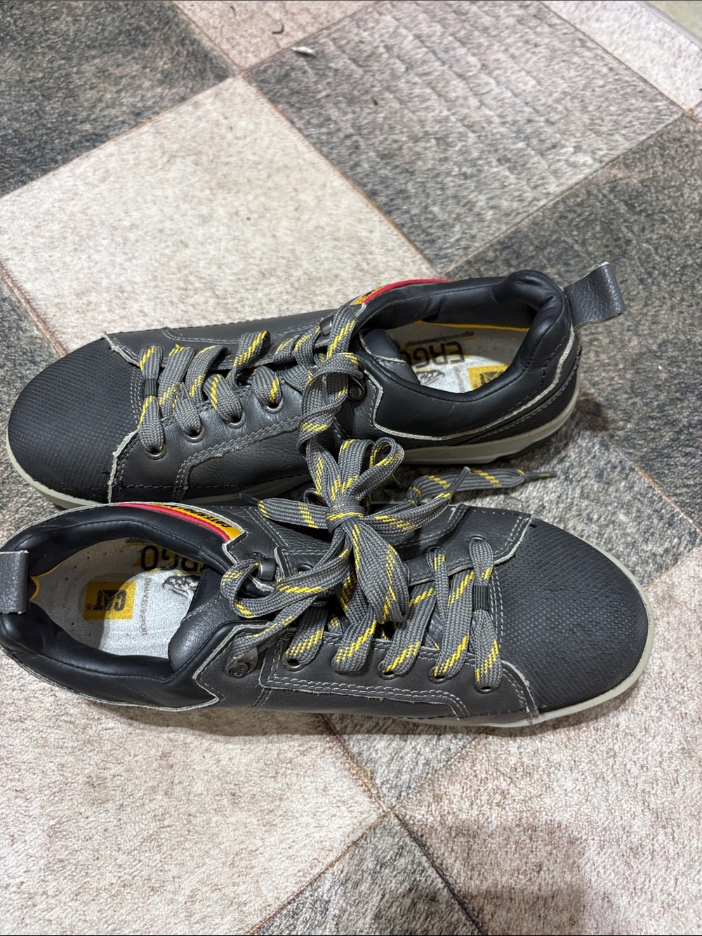 CAT caterpillar safety toe shoes men’s 8.5 work shoes